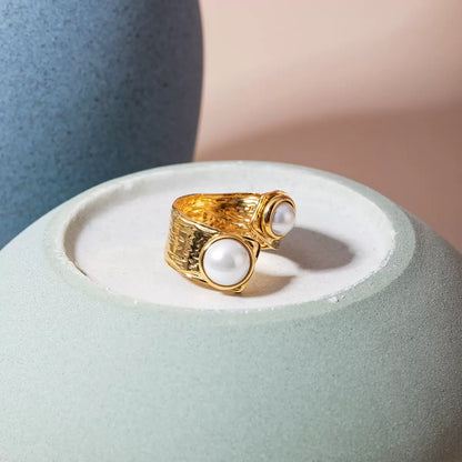 Pearl Embrace-Ring